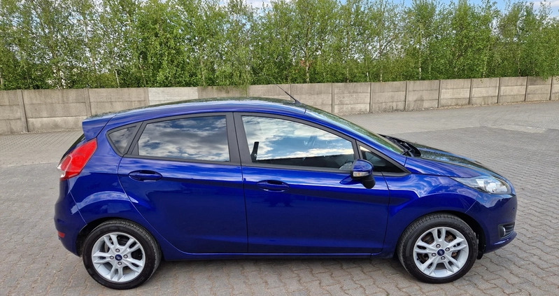 Ford Fiesta cena 27900 przebieg: 107000, rok produkcji 2016 z Gniezno małe 172